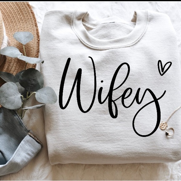 Wifey Cozy Crewneck Sweatshirt Sizes S-XL - Picture 1 of 1